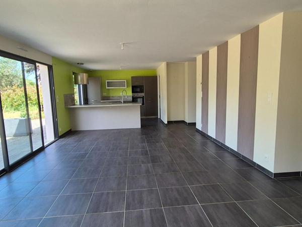 TRES BELLE MAISON CONTEMPORAINE DE PLAIN PIED de 112 m2 réalisée en 2018 dans le Finistère en limite du Morbihan - (2 min de Spézet, 10 min de Gourin - 10 min de Châteauneuf du Faou)