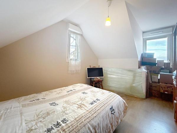 SURZUR Appartement T3 en DUPLEX de 67,70 m2, lumineux. À pied du bourg
