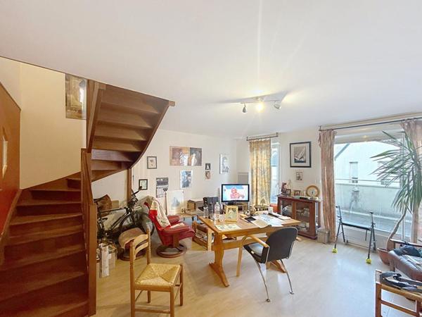 SURZUR Appartement T3 en DUPLEX de 67,70 m2, lumineux. À pied du bourg