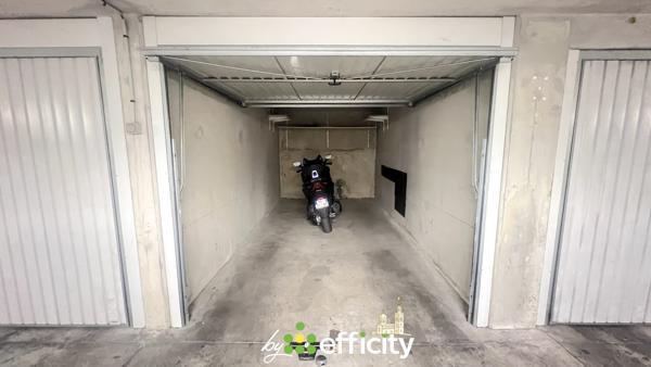 Parking
        
        - 15 m² 38 500 € *