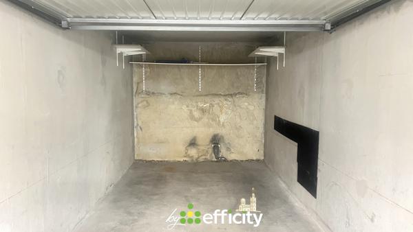 Parking
        
        - 15 m² 38 500 € *