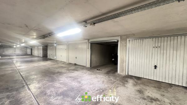 Parking
        
        - 15 m² 38 500 € *