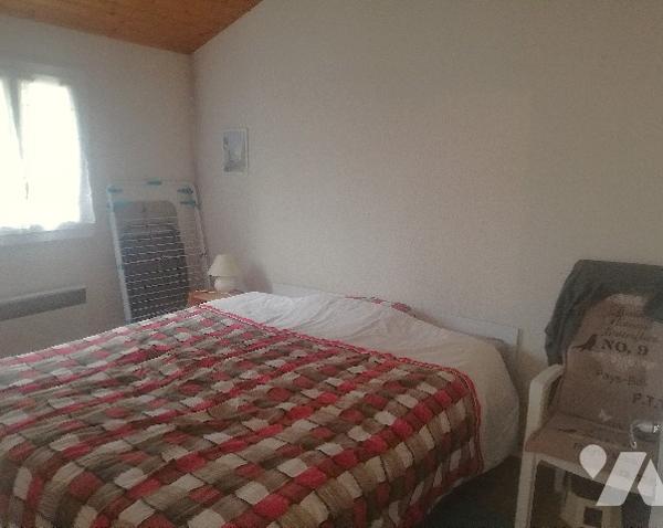 A 500 m des plages et de l'océan, bel appartement en rez de chaussée avec terrasse et jardin privé.