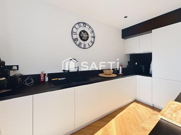 Maison contemporaine 4 chambres, une mezzanine, un cellier, un garage