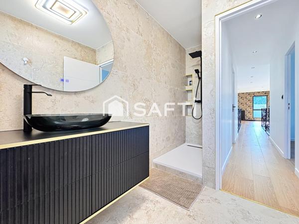 Maison contemporaine 4 chambres, une mezzanine, un cellier, un garage