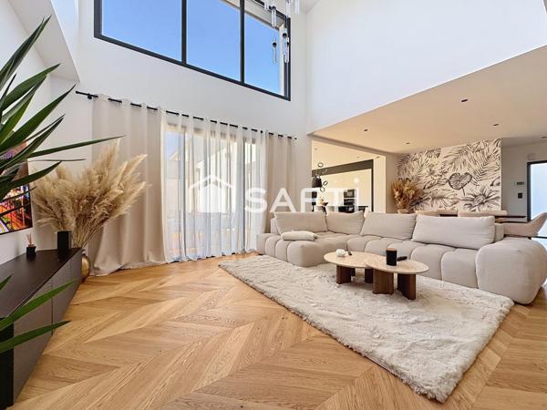 Maison contemporaine 4 chambres, une mezzanine, un cellier, un garage