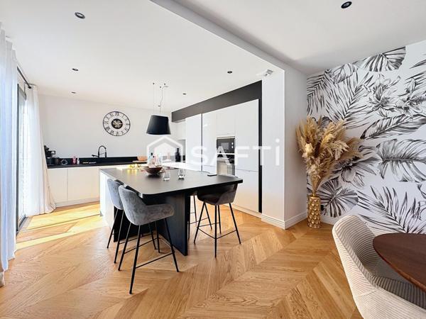 Maison contemporaine 4 chambres, une mezzanine, un cellier, un garage