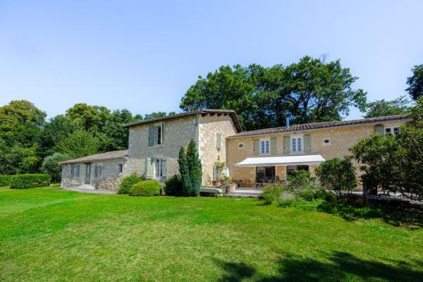 A vendre Demeure en Pierre de prestige proche Auch avec Piscine sans vis a vis