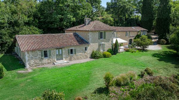 A vendre Demeure en Pierre de prestige proche Auch avec Piscine sans vis a vis