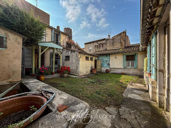 EXCLUSIVITE - CARCASSONNE INTRA-MUROS - 147 m²  - COURS de 78 m² - Maison + studios