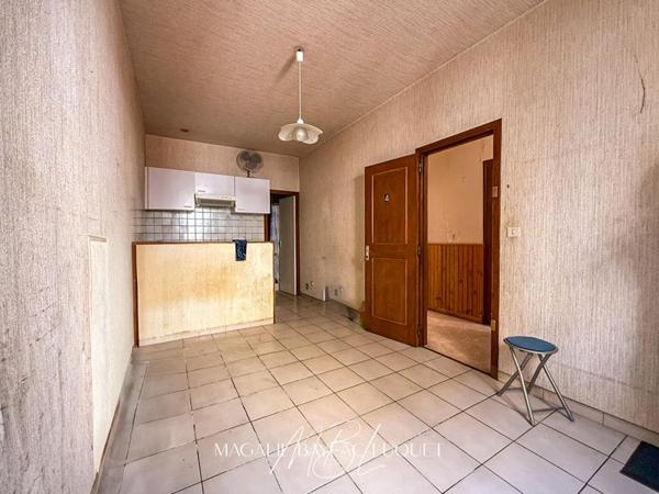 EXCLUSIVITE - CARCASSONNE INTRA-MUROS - 147 m²  - COURS de 78 m² - Maison + studios