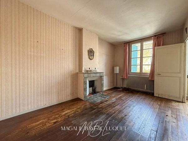 EXCLUSIVITE - CARCASSONNE INTRA-MUROS - 147 m²  - COURS de 78 m² - Maison + studios