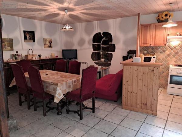 Immeuble à vendre à Pierrefort dans le Cantal (15230), ref : 044/1080