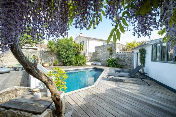 Charmante maison de famille rétaise, au cœur du village