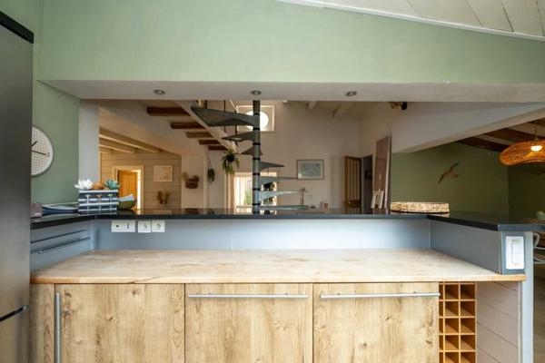 Charmante maison de famille rétaise, au cœur du village