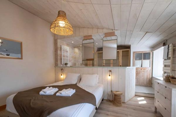 Charmante maison de famille rétaise, au cœur du village