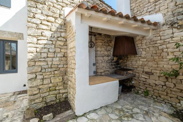 Charmante maison de famille rétaise, au cœur du village