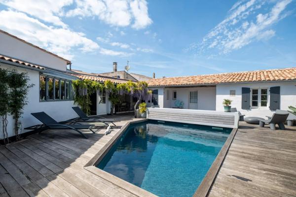 Charmante maison de famille rétaise, au cœur du village