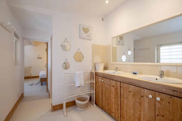 Charmante maison de famille rétaise, au cœur du village