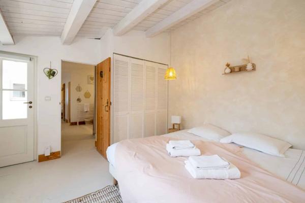 Charmante maison de famille rétaise, au cœur du village