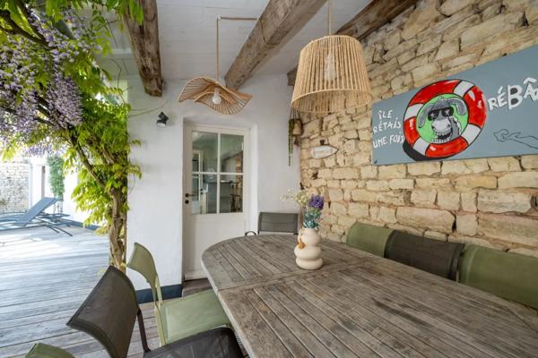 Charmante maison de famille rétaise, au cœur du village