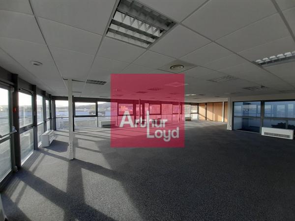 AUBIERE A LOUER BUREAUX DE 170 M² AU 2EME ETAGE