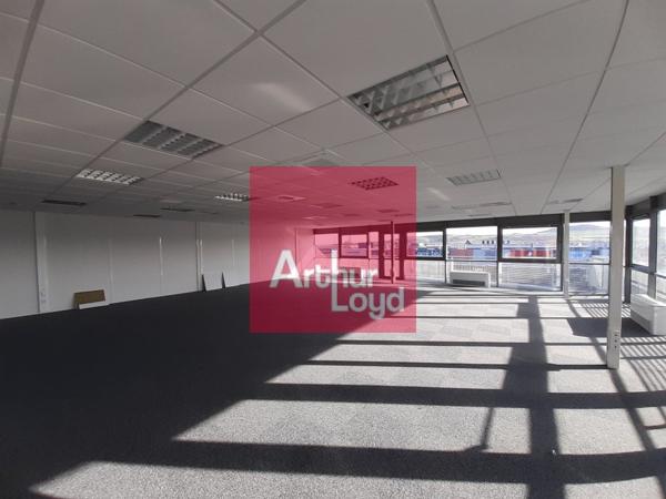 AUBIERE A LOUER BUREAUX DE 170 M² AU 2EME ETAGE