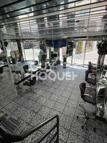 Fond de commerce et immeuble à Saint Sever 8 pièces