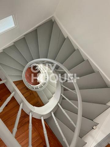 Fond de commerce et immeuble à Saint Sever 8 pièces