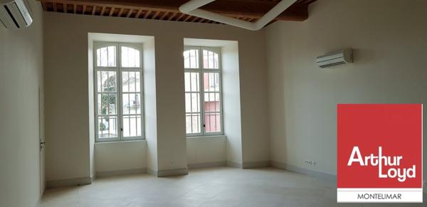 A LOUER - BOLLENE (84) - BUREAUX DE STANDING D'ENVIRON 84 m2 DANS UNE HÔTEL PARTICULIER