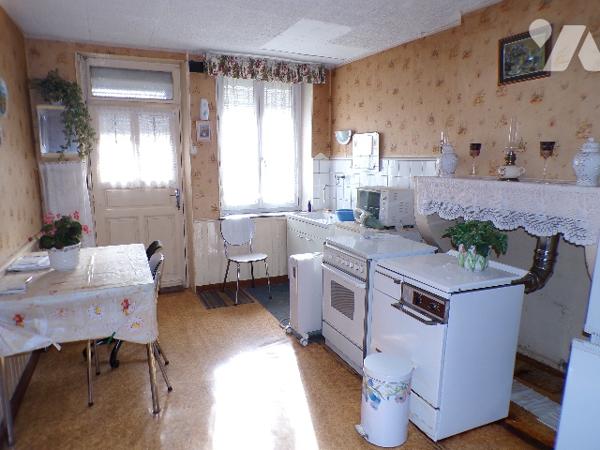 Maison de village de type 5 mitoyenne d'un côté