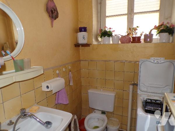 Maison de village de type 5 mitoyenne d'un côté