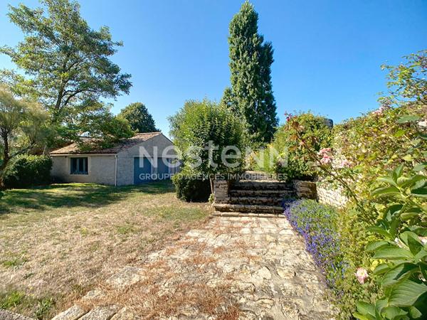 A VENDRE Maison de plus de 160m² habitables, garage, jardin située à Champagne Les Marais, 30 minutes de La Rochelle et 20 minutes des plages