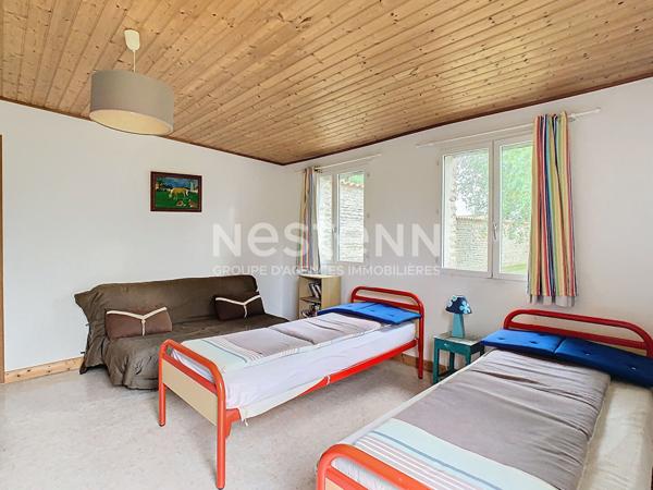 A VENDRE Maison de plus de 160m² habitables, garage, jardin située à Champagne Les Marais, 30 minutes de La Rochelle et 20 minutes des plages