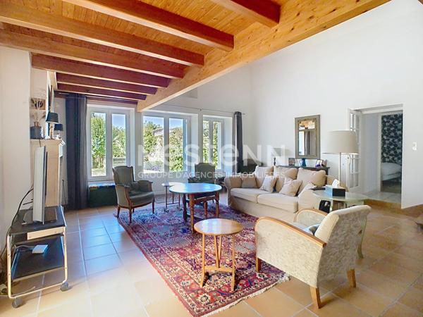 A VENDRE Maison de plus de 160m² habitables, garage, jardin située à Champagne Les Marais, 30 minutes de La Rochelle et 20 minutes des plages