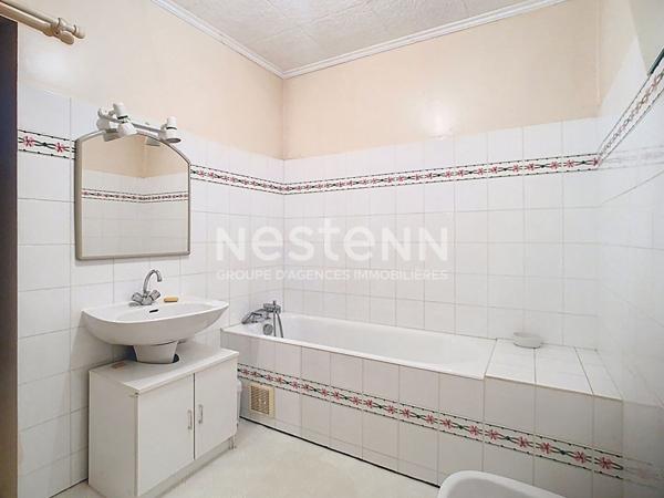 A VENDRE Maison de plus de 160m² habitables, garage, jardin située à Champagne Les Marais, 30 minutes de La Rochelle et 20 minutes des plages