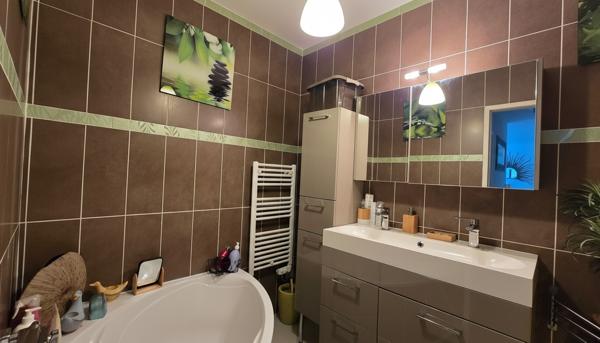 Appartement T4 récent , 83 m² de confort et de lumière au coeur du village