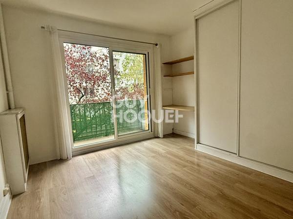 Paris 12 - Grand studio avec balcon