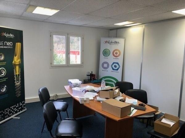 Neuilly sur Marne-Z.I.-Les Chanoux- Plateau à usage de bureaux