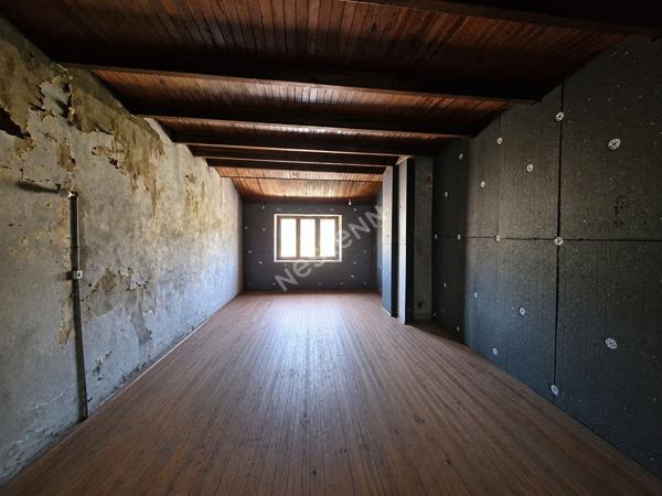 Propriété composée d'un local commercial, d'un appartement T3 et de surfaces aménageables entre Saint-Amour et Orgelet