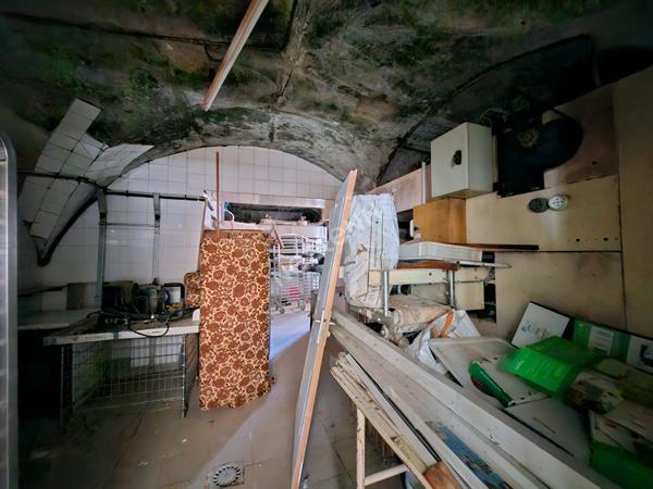 Propriété composée d'un local commercial, d'un appartement T3 et de surfaces aménageables entre Saint-Amour et Orgelet