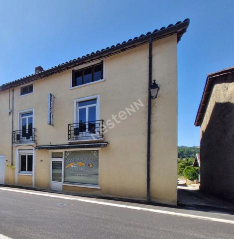 Propriété composée d'un local commercial, d'un appartement T3 et de surfaces aménageables entre Saint-Amour et Orgelet