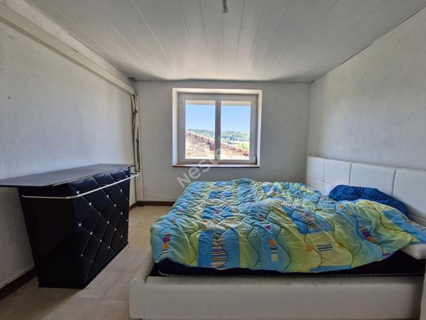 Propriété composée d'un local commercial, d'un appartement T3 et de surfaces aménageables entre Saint-Amour et Orgelet