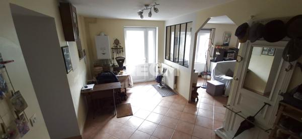 Pauillac (33250) Centre-ville de Pauillac – 117 m² habitables + 60 m² de cave voûtée – Mixte habitation ou Pro