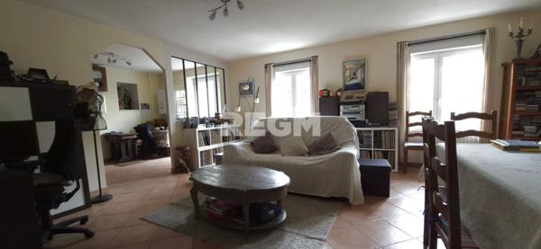 Pauillac (33250) Centre-ville de Pauillac – 117 m² habitables + 60 m² de cave voûtée – Mixte habitation ou Pro