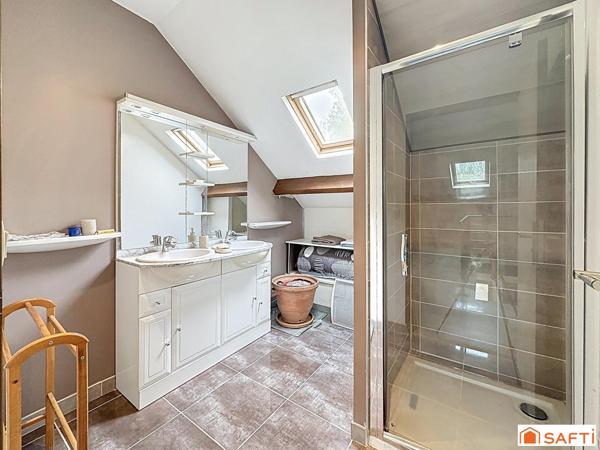 proche SENS commodités et gare direct Paris