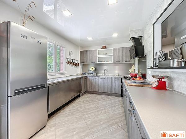 proche SENS commodités et gare direct Paris