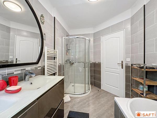 proche SENS commodités et gare direct Paris