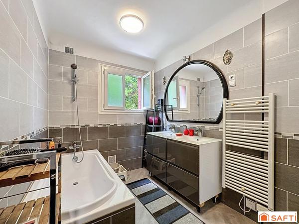 proche SENS commodités et gare direct Paris