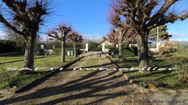 Projet habitation à rénover ou agrandir sur un beau terrain constructible 865 m2 avec 27m de façade.